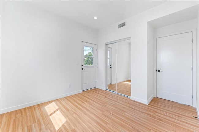 Building Photo - 4019 Mont Clair St