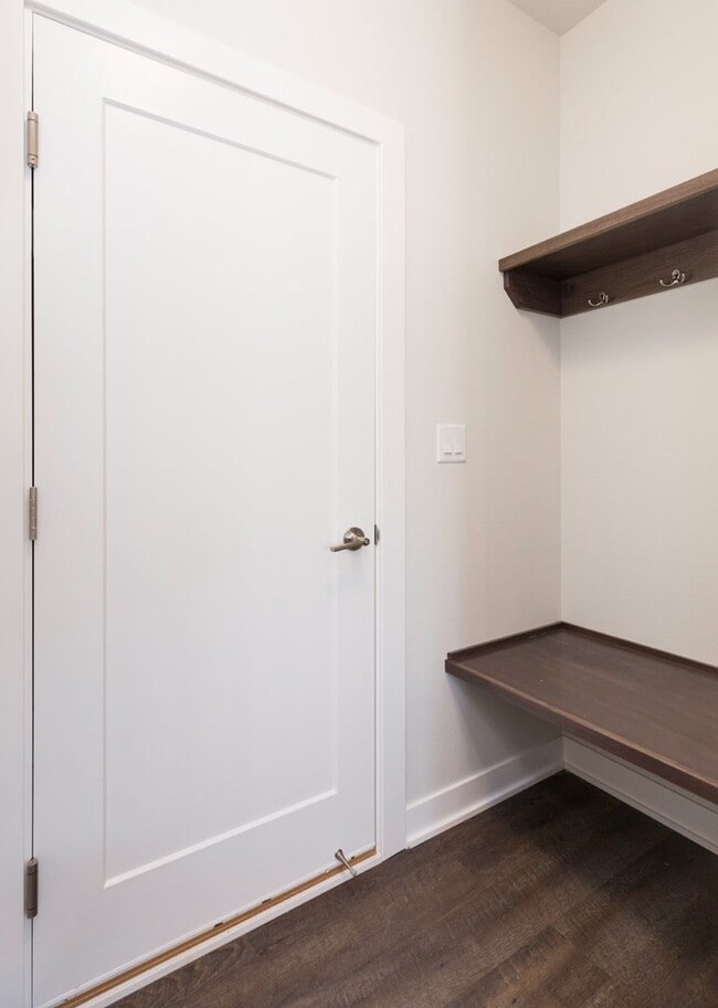 Building Photo - Contemporary Altoona Single Family Home! N...