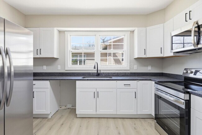 Building Photo - 2406 Kirby Ave