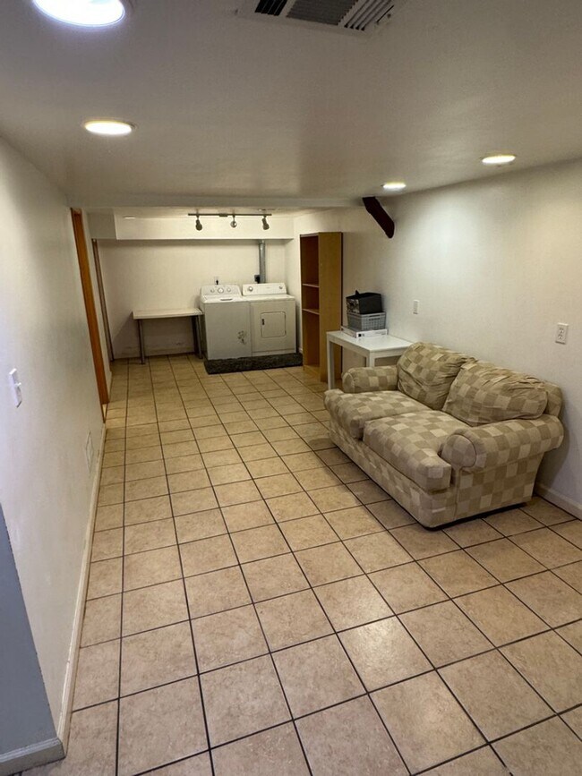 Building Photo - 849 E University Ave