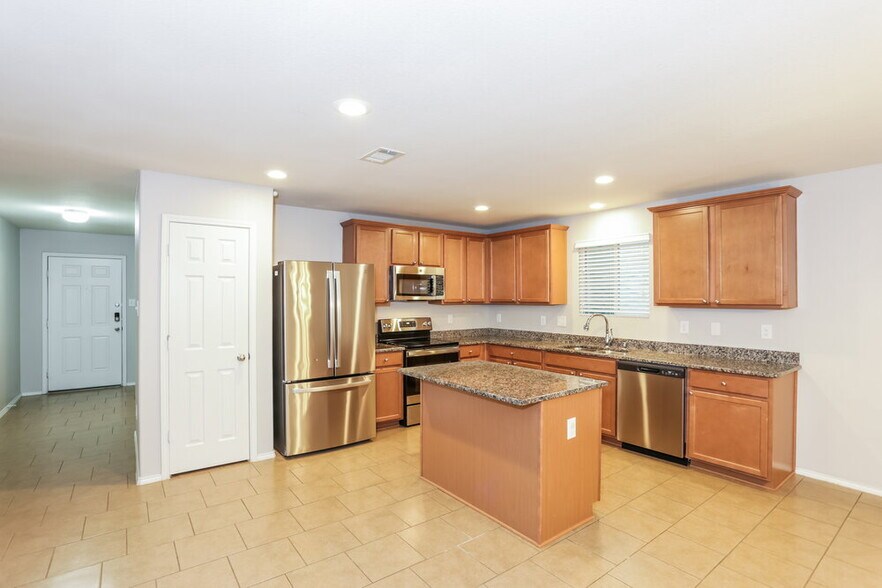 Building Photo - 128 Feverbush Dr