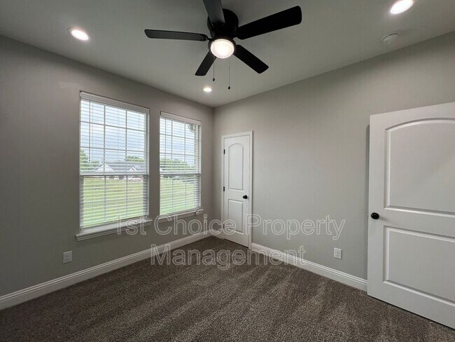 Building Photo - 5413 Harrys Pl