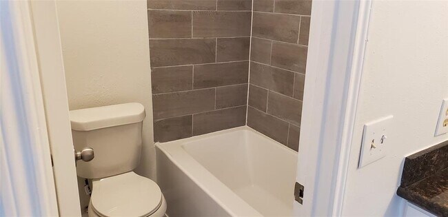 Building Photo - 2379 Briarwest Blvd