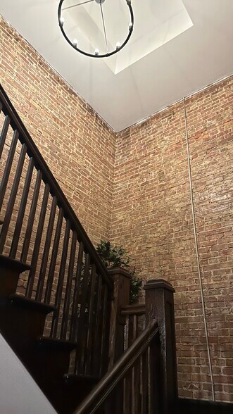Building Photo - 5678 W Washington Blvd