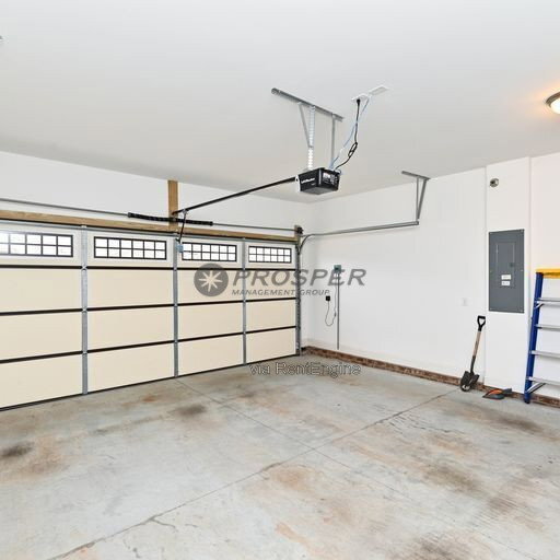 Building Photo - 120 Shumard Ln