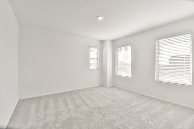 Building Photo - Immaculate 4 bedroom home in Becker Fields!