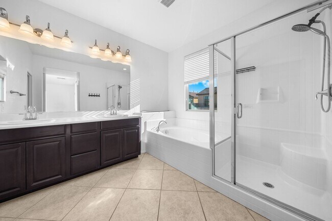 Building Photo - Well-Maintained 4-Bed, 3-Bath Home in Gated Community