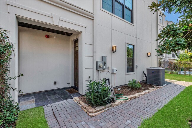 Building Photo - 5735 Winsome Ln