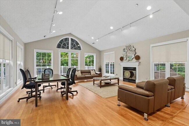 Building Photo - 1524 Lincoln Way