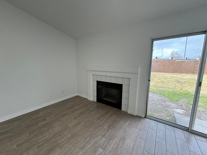 Building Photo - 366 Samsara Ct