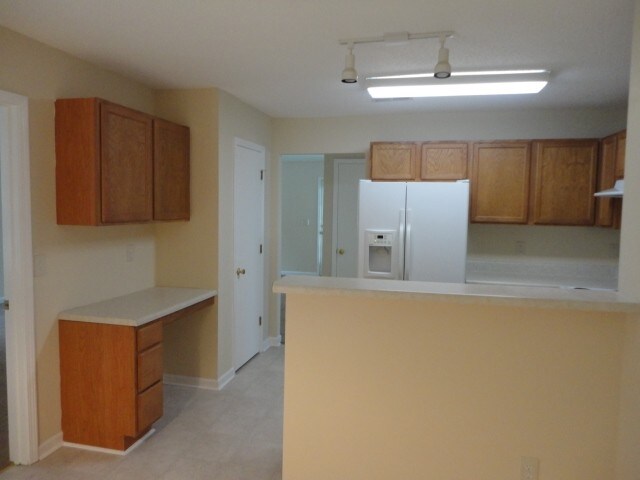 Building Photo - 5701 Hidden Lake Dr