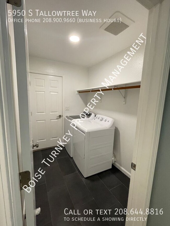 Building Photo - 5950 S Tallowtree Way