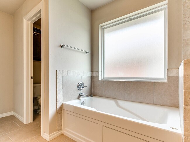 Building Photo - 2724 Busheywood Dr