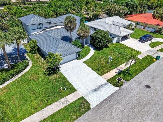 Building Photo - 542 N Cypress Dr