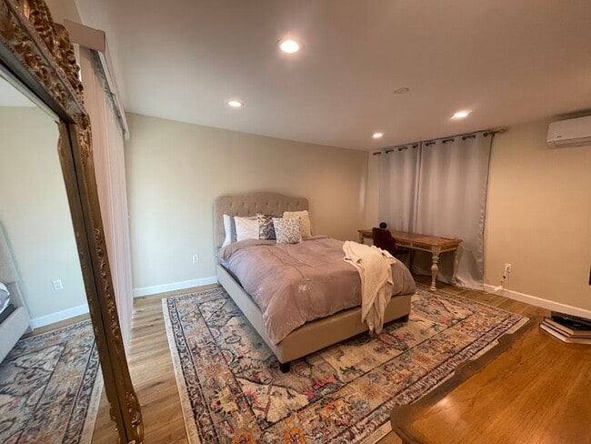 Building Photo - 1813 W Arbutus St