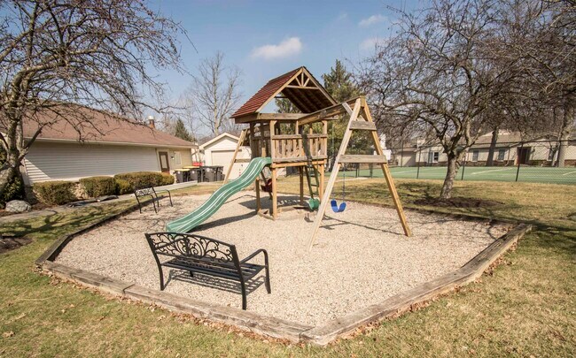 Building Photo - 6228 Sawmill Woods Dr