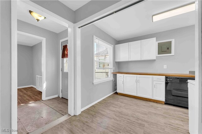 Building Photo - 13400 Sprecher Ave