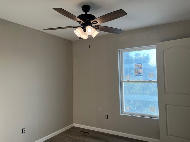 Building Photo - 1319 Sioux Turn