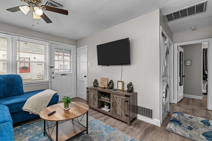 Building Photo - 6620 Wise Ave