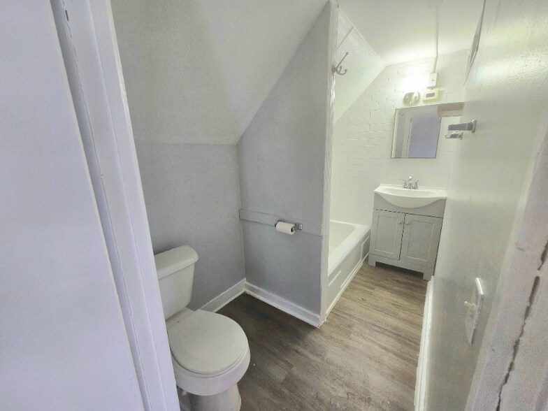 Building Photo - 25 Saltonstall St