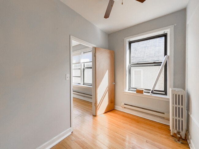 Building Photo - 1055 W George