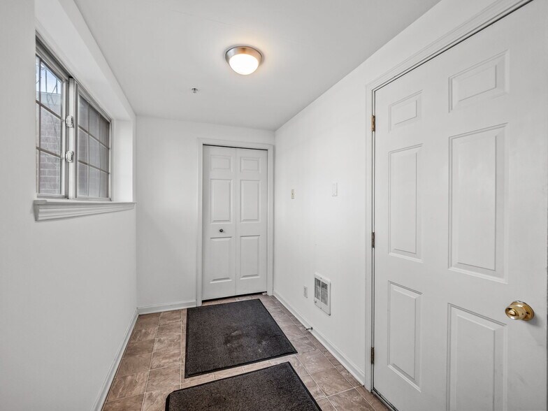 Building Photo - 3094 Camden Dr
