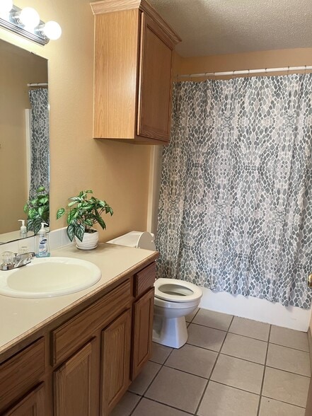 Building Photo - 5826 W 7th Ave