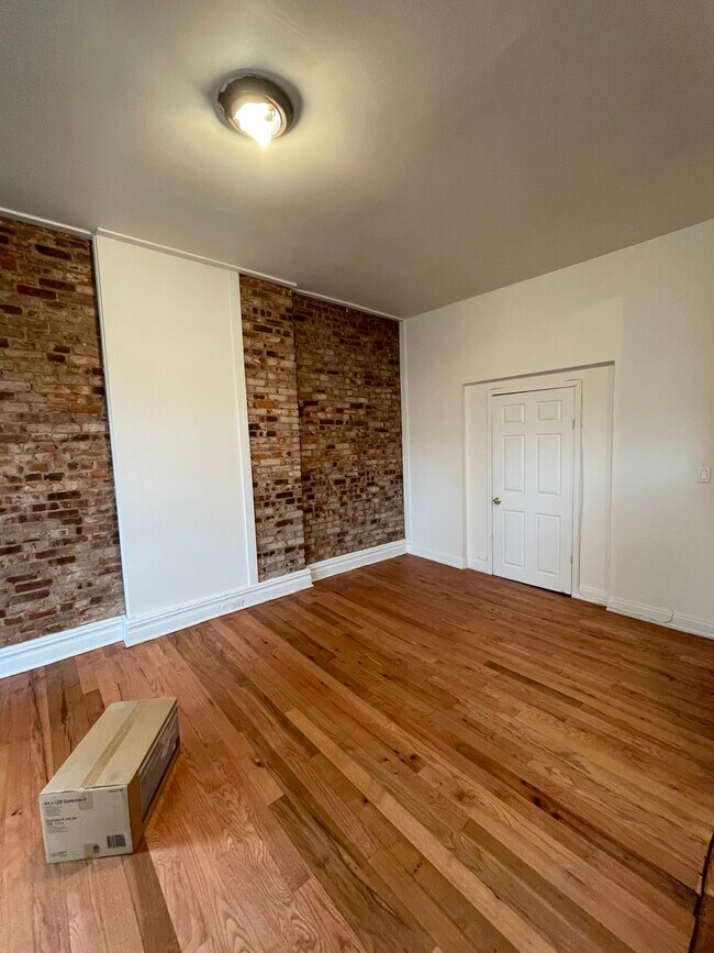 living room - 6066 69th Ave