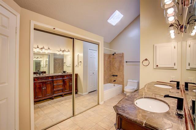Building Photo - 300 Stoneledge Dr