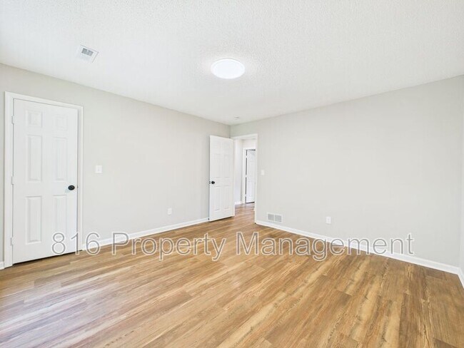 Building Photo - 6900 Orchard St