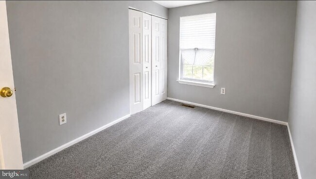 Building Photo - 2561 Robinson Pl