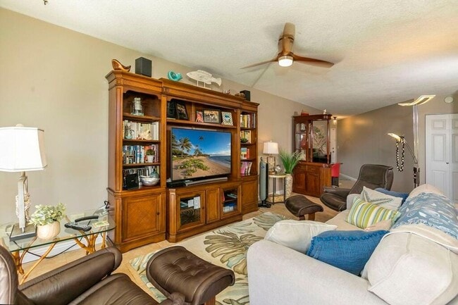 Building Photo - Maui Sunset Condo!! LOCATION, LOCATION, LOCATION!!