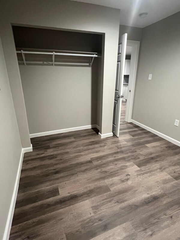 Building Photo - 301 E 7th St