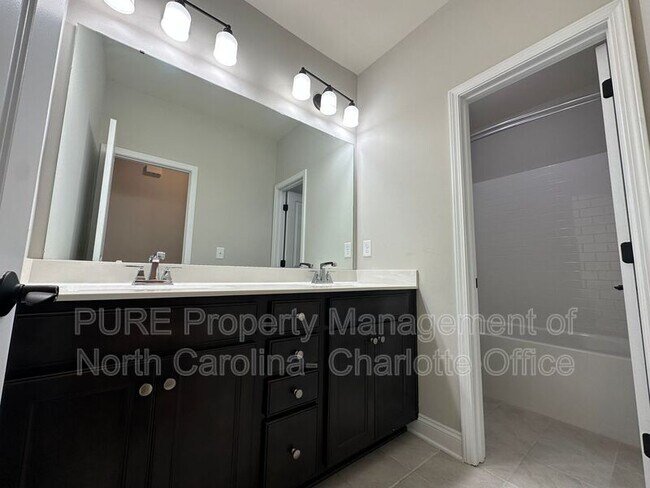 Building Photo - 9209 Colin Crossing Ct