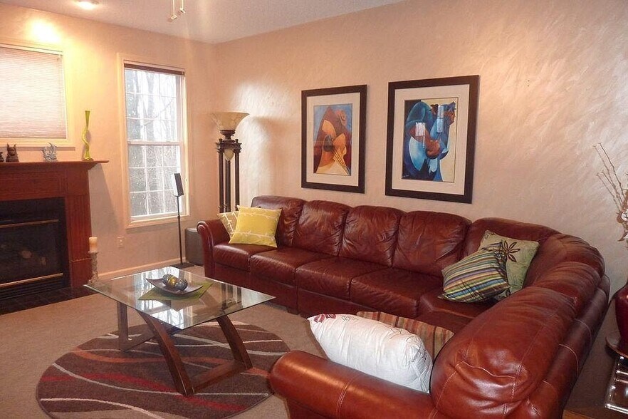 Living Room - 18 Cobblestone Court