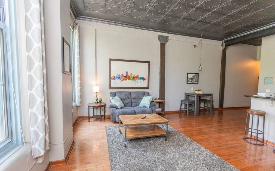 Building Photo - 408 W Saint Clair Ave