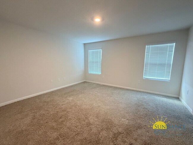 Building Photo - Spacious 5-Bedroom Home in Plantation Woods, East Milton!