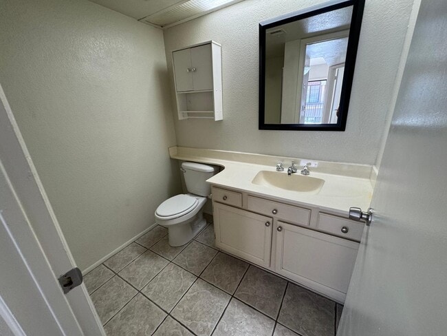 Building Photo - 1905 E University Dr