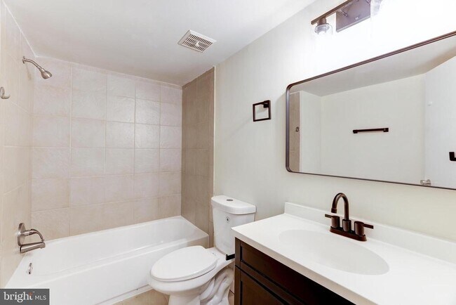 Building Photo - 7905 Dassett Ct