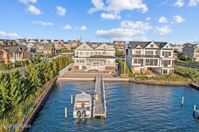 Building Photo - 1200 Bay Ave