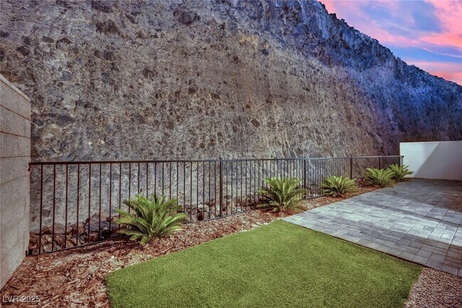 Building Photo - 378 Tranquil Peak Ct