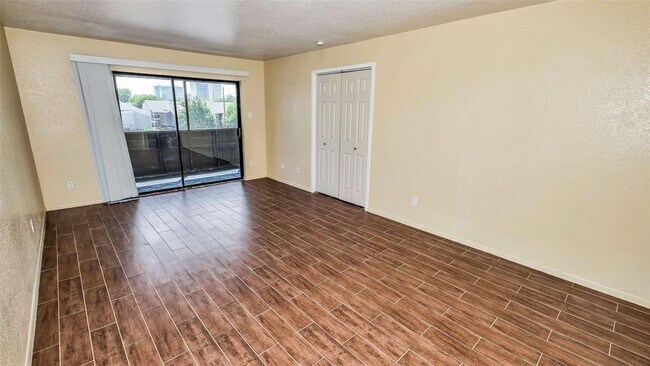 Building Photo - 3035 Walnut Bend Ln