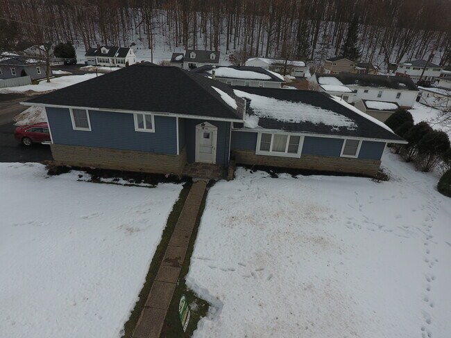Building Photo - 200 Woodside Dr