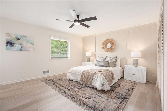 Building Photo - 1996 Briarwood Dr