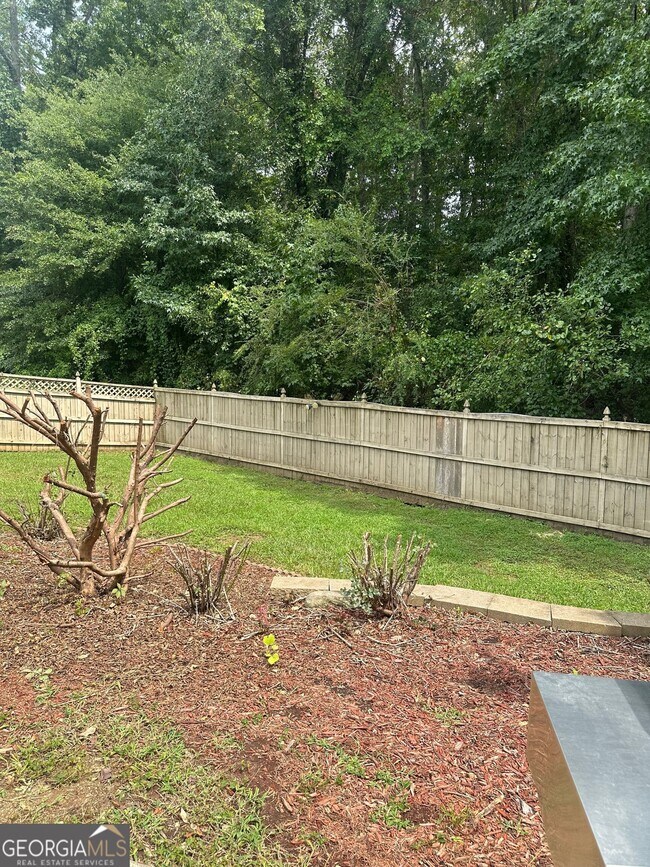 Building Photo - 711 Pine Grove Cir