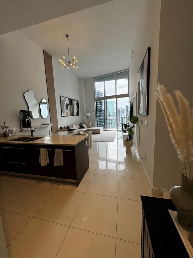 Building Photo - 475 Brickell Ave