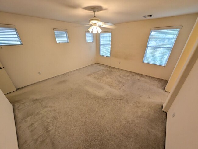 Building Photo - 7570 Dobroyd Dr