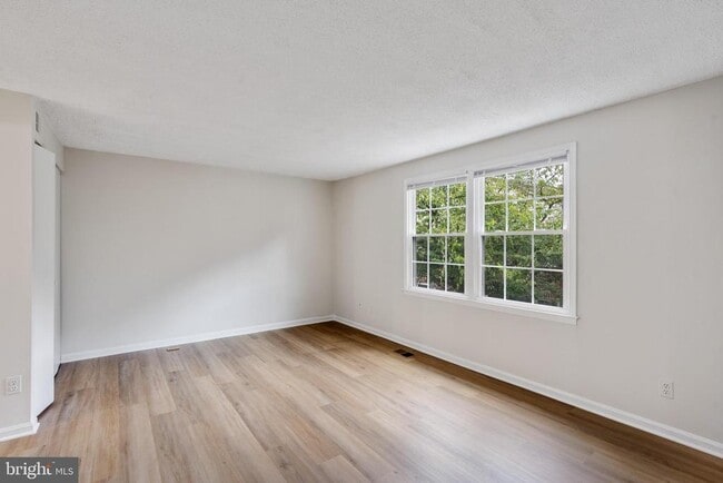 Building Photo - 5605 Independence Cir