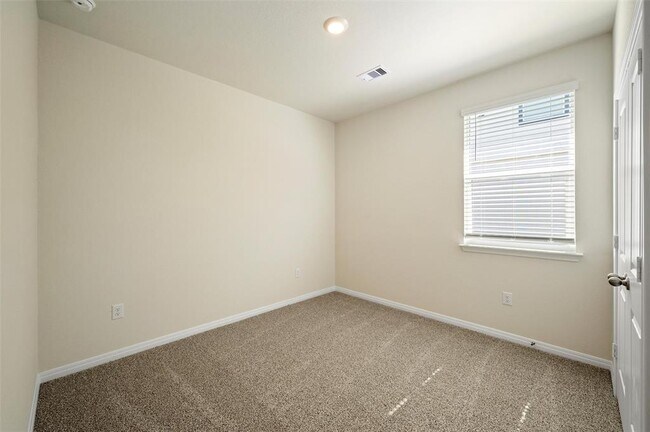 Building Photo - 224 Kickapoo Ln