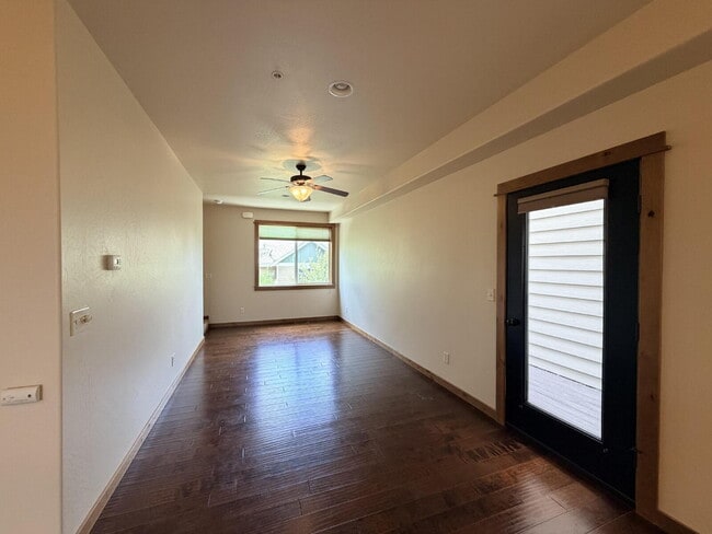 Building Photo - Beautiful 2 Bed, 1.5 Bath Townhouse with Bridger Views, Pets OK!